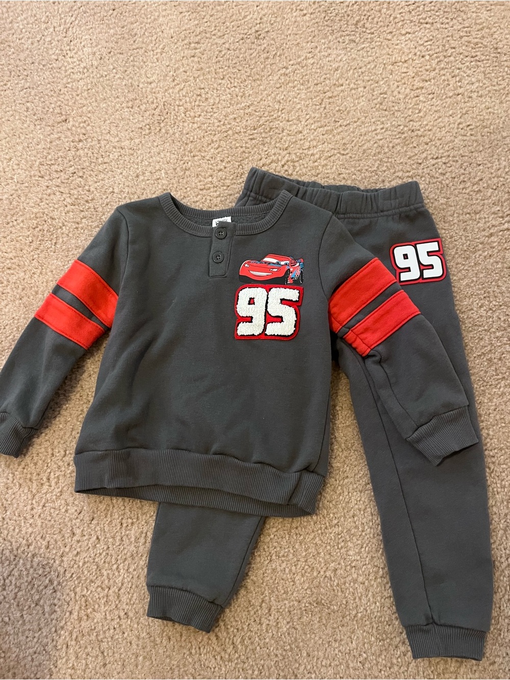 Disney Cars Dark Gray & Red '95' Sweatpant Set